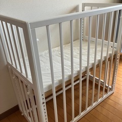 ベビーベッド　の画像