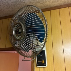 壁掛け扇風機の画像