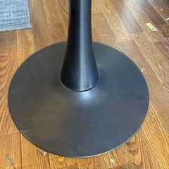 【丸テーブル】【カフェテーブル】クリーニング済み【管理番号11609】町の画像