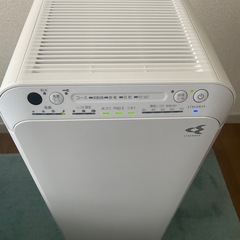 スリムタワーが場所を取らない　ダイキンmck55t-w ストリーマ 加湿空気清浄機の画像