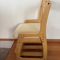木製学習椅子の画像