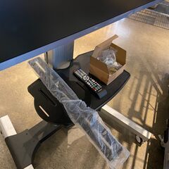 値下げ　75型 4K大型液晶ディスプレイ（JAN:4589511168752）＋大型テレビスタンド（JAN:4589511160954）／組み立て済・現状渡しの画像