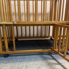 ベビーベッド　木製
の画像