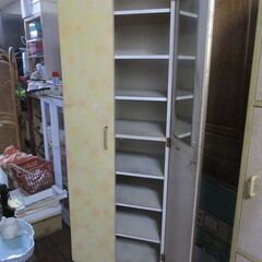 扉付き収納庫です。建物解体に伴い処分です。の画像