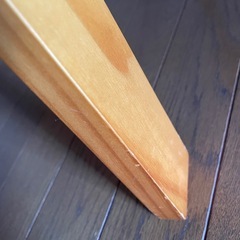 木製の衣類掛けの画像
