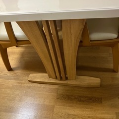 ダイニングテーブル・回転椅子4脚セットの画像