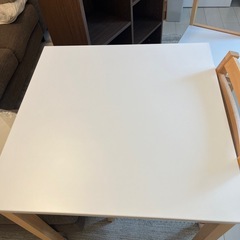 机　椅子の画像