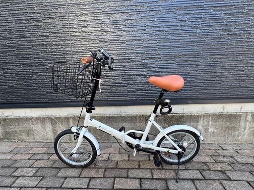 【ほぼ新品】折りたたみ自転車 + 空気入れ付き