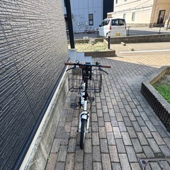 【ほぼ新品】折りたたみ自転車 + 空気入れ付きの画像