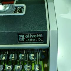 ジャングル×2大型良品館　タイプライター　ブラザー　olivetti　Lettera　DL　インテリア　雑貨　オシャレ　置物　リビング　店舗　アンティーク調　年代物　和泉市の画像
