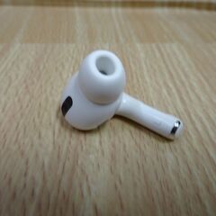 (MM-578)Apple AirPods Pro 第1世代 A2083 A2084 充電ケース A2190 片耳のみ 中古の画像