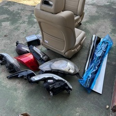 自動車部品　ヘッドライト　テールランプ　シート　ナビの画像