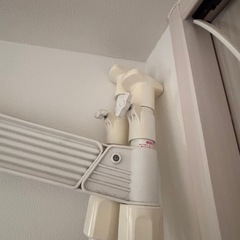 窓枠 室内 突っ張り物干しの画像