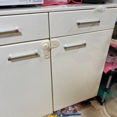 引っ越しのため収納棚を譲りますの画像