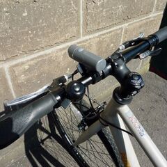 DAINICHI 28インチ クロスバイク MODERATE BIKES TIERRA マットグレー 7段変速 ライト・スタンド付き 自転車 通勤 通学 札幌市東区 新道東店の画像