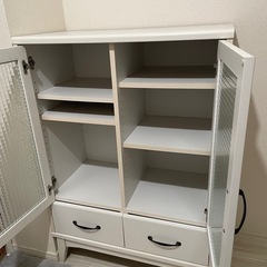 キャビネット　白家具　本棚の画像
