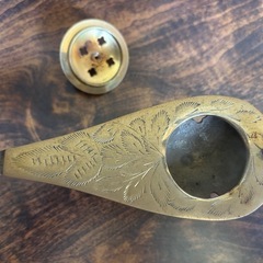 真鍮製の装飾的なランプ型香炉の画像