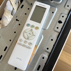 TOSHIBA エアコン　2021年製　リモコン付きの画像