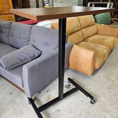 リサイクルショップどりーむ天保山店　No.4240　昇降スタンディングデスク　高さ77㎝～112㎝　オシャレ♪　キャスター付き♪の画像