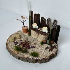 【ハンドメイド】季節の置物　秋　切り株ベンチと焚き火のミニチュア置物の画像