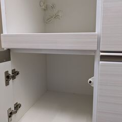 【スライド収納式テーブル付き】 キッチンボード シギヤマ家具工業 ダイニングボード レンジボード 食器棚 スライド扉 幅121cm 作業テーブル付き 一部ソフトクローズ式：ホワイトの画像