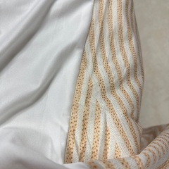 幾何学的なラインのヘッドボードカバーの画像