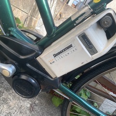パンクした電動自転車の画像