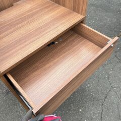 苫小牧発 木製レジカウンター 幅60cm 店舗什器 レジ台 鍵付き引き出し usedの画像