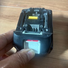 マキタ18vバッテリーと充電器の画像