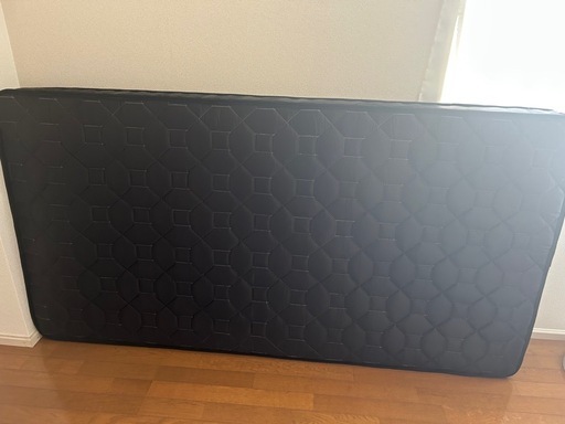 ほぼ新品 黒色マットレス シングル