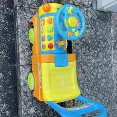 【引取限定】新生児用チャイルドシート＆歩行玩具セットの画像
