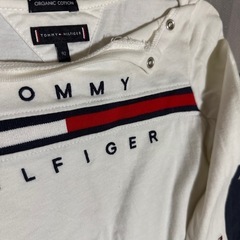 TOMMY HILFIGER ロンＴ の画像