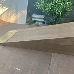 スケボー　飛び出しバンクの画像