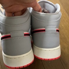 NIKEエアージョーダン1 ミッド　ウルフグレーレーサーピンクブラック　23センチの画像