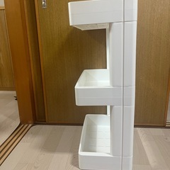 白いプラスチックの棚の画像
