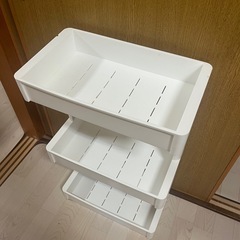 白いプラスチックの棚の画像