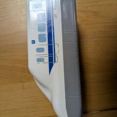 新幹線のお弁当箱とプラレールのコップの画像