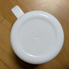 新幹線のお弁当箱とプラレールのコップの画像