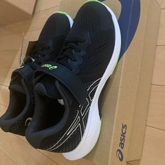 アシックス レーザービーム 21.5
の画像