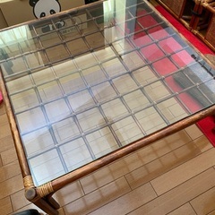 ラタンテーブルの画像