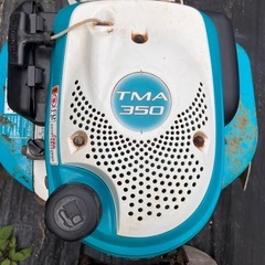クボタ耕運機TMA350とガソリン携行缶と三又鍬付きの画像