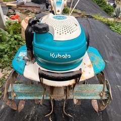 クボタ耕運機TMA350とガソリン携行缶と三又鍬付きの画像