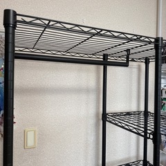 ハンガー掛け付きスチールラックの画像