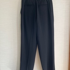 美品　ユニクロ　ドレープテーパードアンクルパンツ　Mサイズ　黒　ブラックの画像