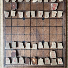 将棋　駒と板の将棋盤の画像