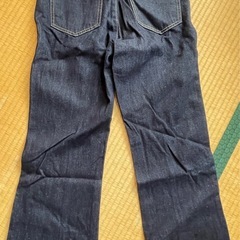 裾フリンジセミフレアデニムパンツの画像