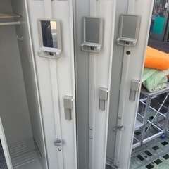 コクヨ　3人用ロッカー　鍵付きの画像