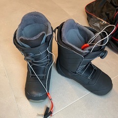 women’s burton snowboard, bindings and boots
の画像