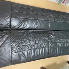 黒革のソファ(５人掛け)の画像