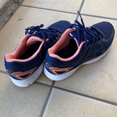 アシックス　22.5cm 数回しか履いていません！
の画像